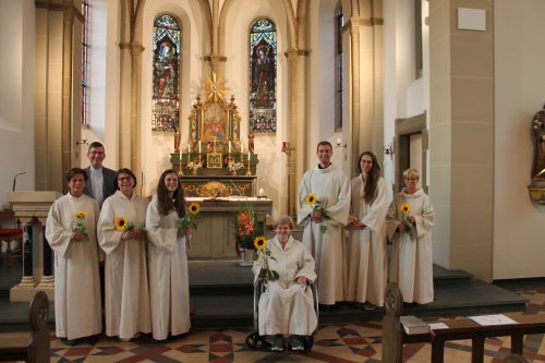 Bild: v.l. Wilma Nolte, Pfr. Martin Beisler, Kordula Hoffmeister, Xenia Neisemeier, Silvia Badura, Felix Lieneke, Tanja Espinosa (Pastoralassistentin), Lioba Kolbe