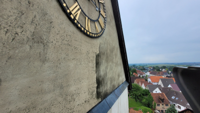 Westseite des Kirchturms St. Johannes gereinigt