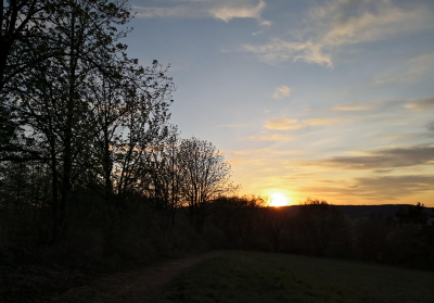 Wanderung in den Sonnenuntergang