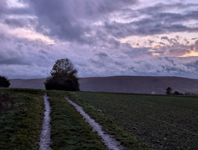 Wanderung in den Sonnenuntergang