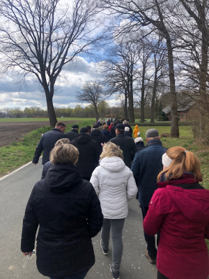 Einladung zum Fußkreuzweg Holsen