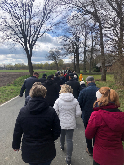 Einladung zum Fußkreuzweg Holsen