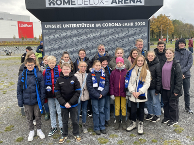 Scharmeder Messdienerinnen und Messdiener beim SC Paderborn