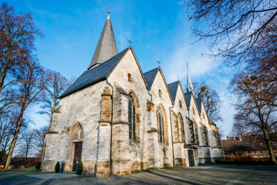 Kirchenpanorama der St. Bartholomäus Kirche zu Verne