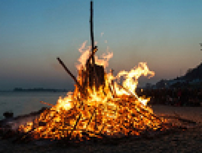 Osterfeuer in Bosenholz