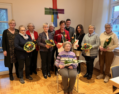 Jubilarinnen der kfd mit dem Präses