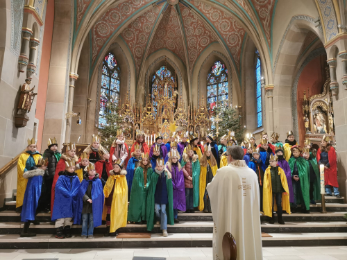 Sternsinger in der Pfarrkirche in Thüle